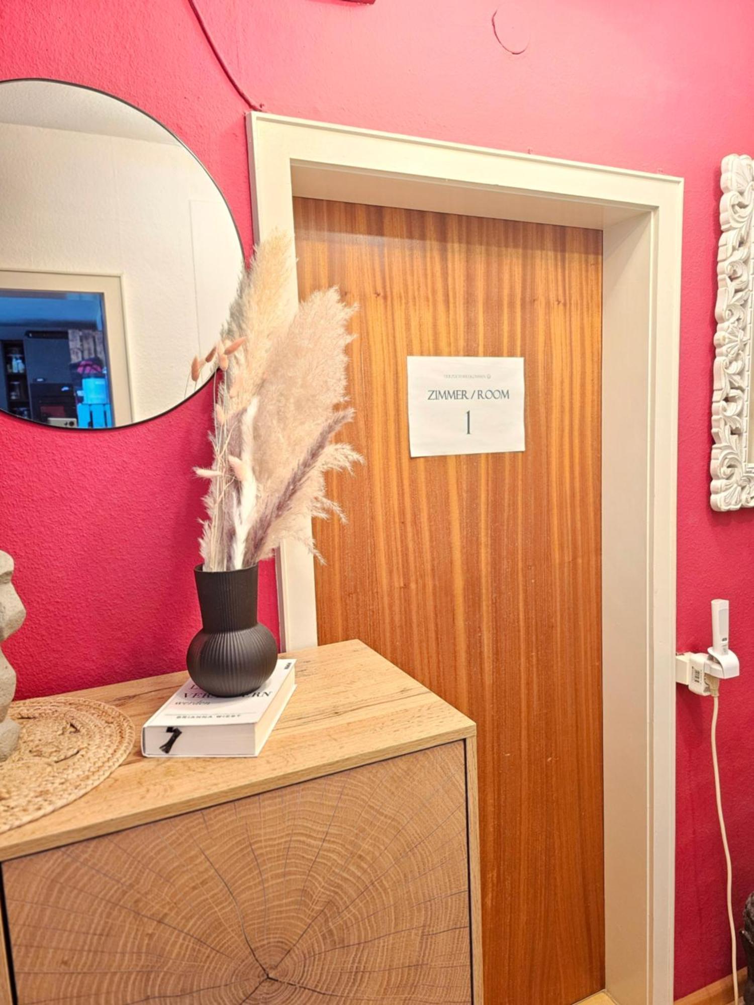Doppelzimmer 1 I Geteiltes Bad & Kueche I Mit Dem Zug Nur 4 Min Bis Zum Hauptbahnhof Фрайбург Экстерьер фото